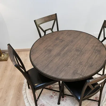 Ξενοδοχείο με διαμερίσματα Baz Tower